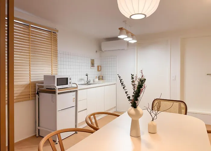 Ara Hapjeong Station 3 Minutes 8 People Hongdae Hangang Mangwon Market Within Walking Distance Hot Place Yg