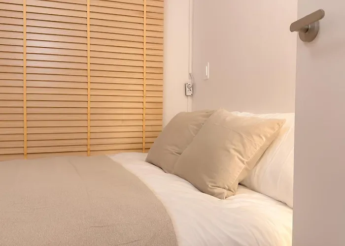 Ara Hapjeong Station 3 Minutes 8 People Hongdae Hangang Mangwon Market Within Walking Distance Hot Place Yg