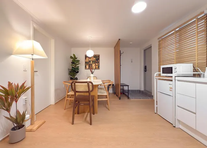 Ara Hapjeong Station 3 Minutes 8 People Hongdae Hangang Mangwon Market Within Walking Distance Hot Place Yg 首爾